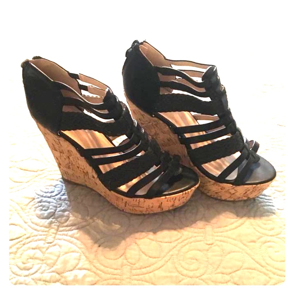 LIKE NEW women’s black wedge sandals